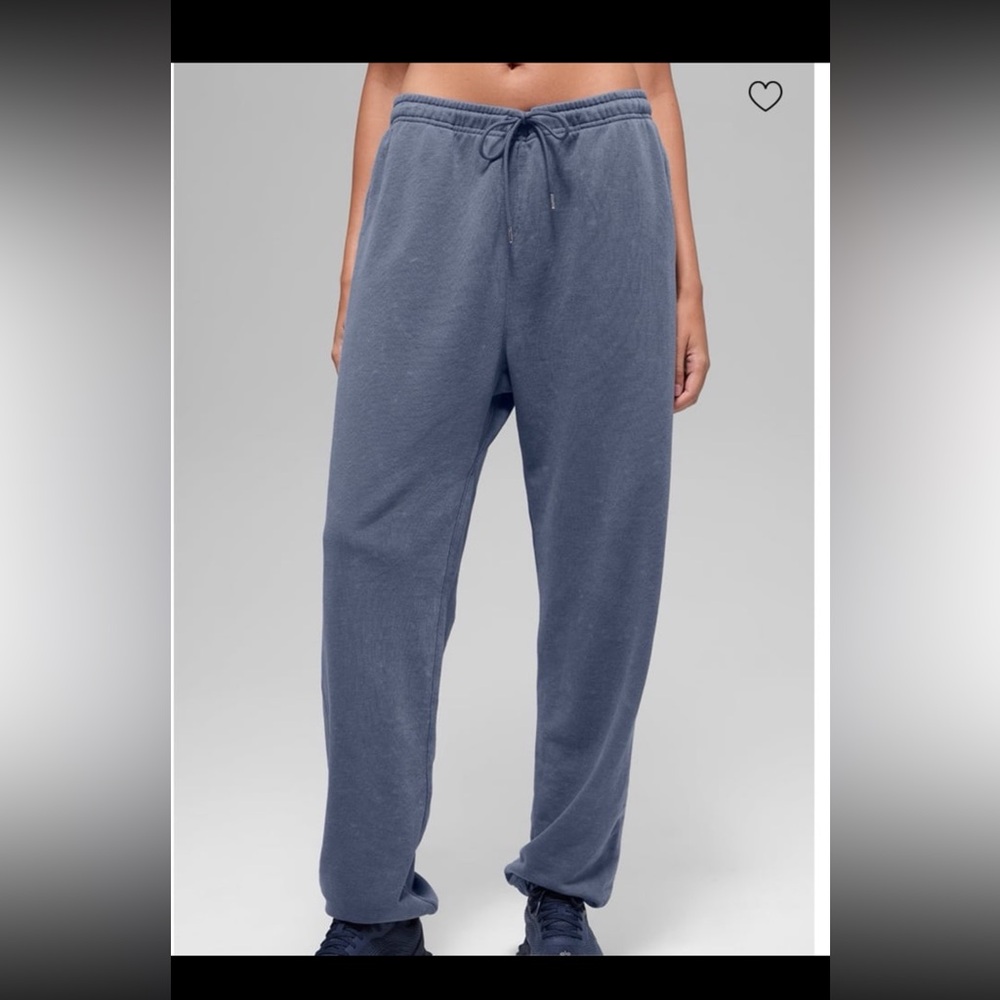Alo Yoga Chill Vintage Wash Sweatpant - Bluestone color in size XL
